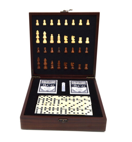Подаръчен комплект с шах и домино